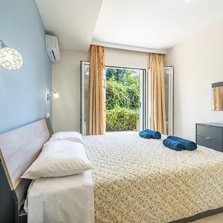 Ferienhaus Luxury In River